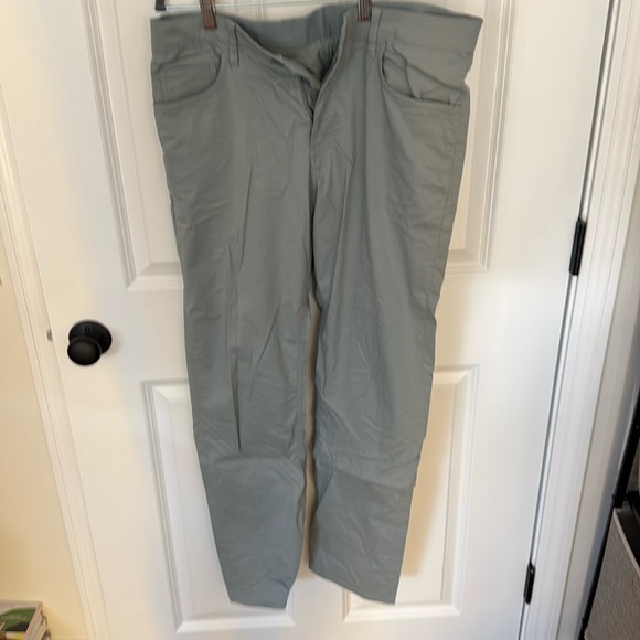 Faherty 5 pocket movement pant - Sage - 34” - Picture 1 of 3